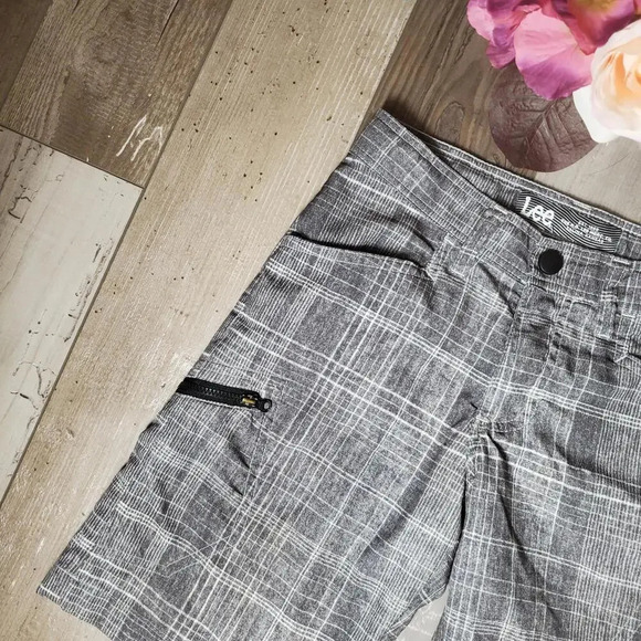 Lee Boys' Dungarees Grafton Cargo Short Gray and White Plaid Size 8 Regular - Picture 2 of 16